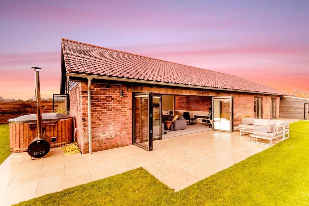 Beautiful Barn Conversion Close To The Broads Dilham Exterior foto